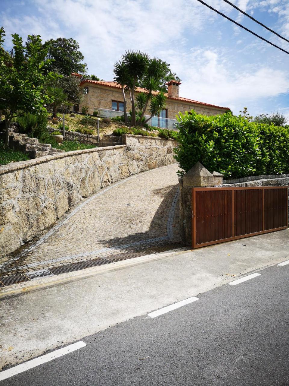 Encosta Do Douro Rio Douro in Cinfaes, Portugal