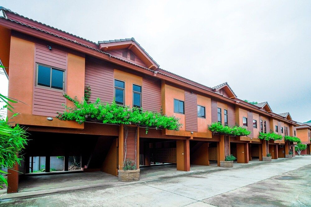 OYO 535 Phadaeng Hotel in Si Racha, Thailand