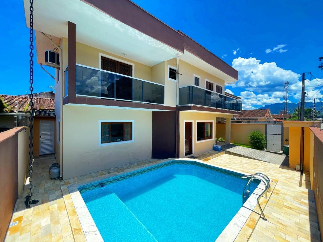 Casa Centro Com Piscina — 4-Star Luxury Hotel in Ubatuba, Brasil