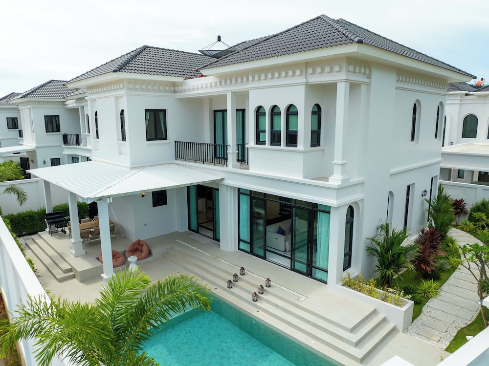 Fifth Element Pool Villa By Nla — 4-Star Luxury Hotel in Phuket, Thailand