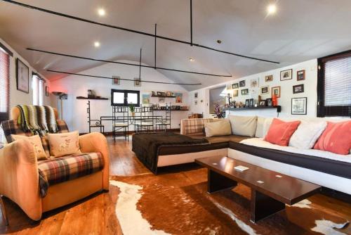 Air Maison Unique 2 Bedroom Old Forge in Central Portsmouth — 4-Star Luxury Hotel in Portsmouth, United Kingdom