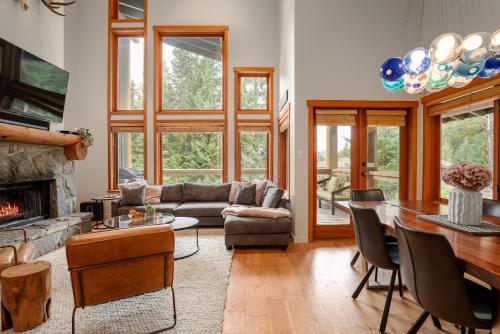 Luxury Mountain Retreat with PRIVATE Hot Tub by Harmony Whistler in Whistler, Canada