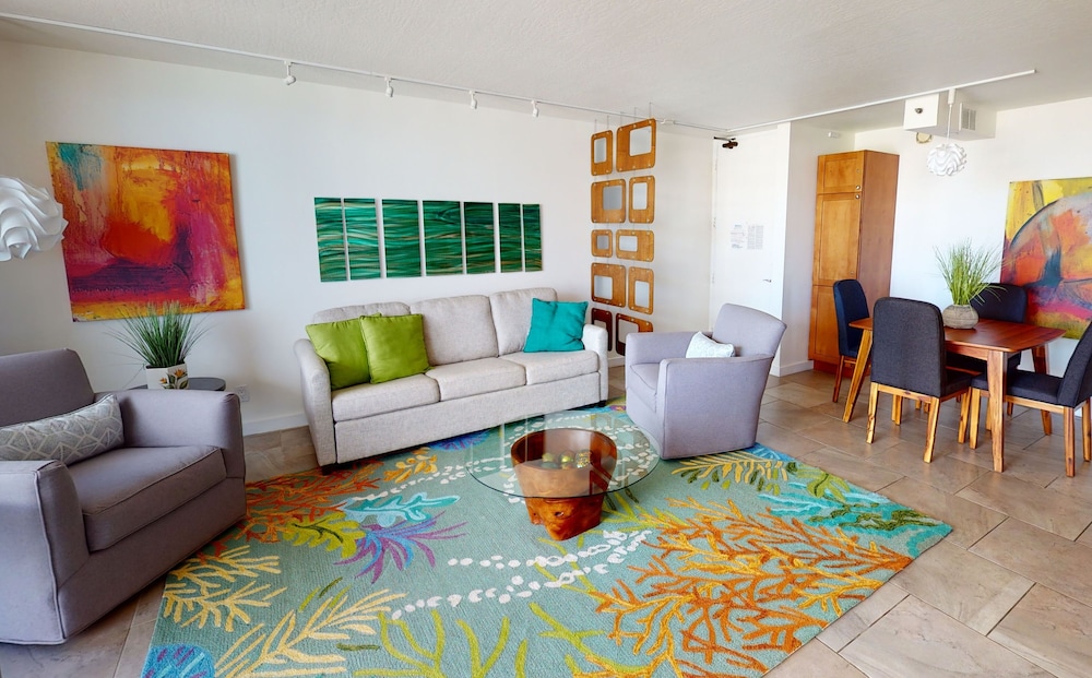 Artsy 32nd Floor Condo with Modern Furnishings & Gorgeous Ocean Views by Koko Resort Vacation Rentals - photo 12
