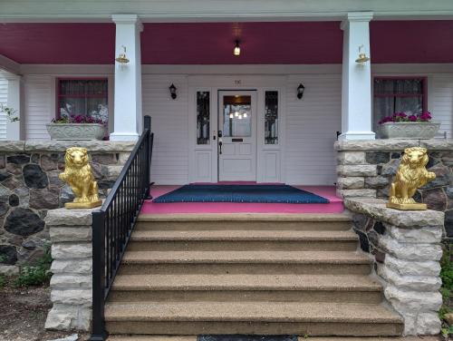 The Queen — Sturgeon Bay