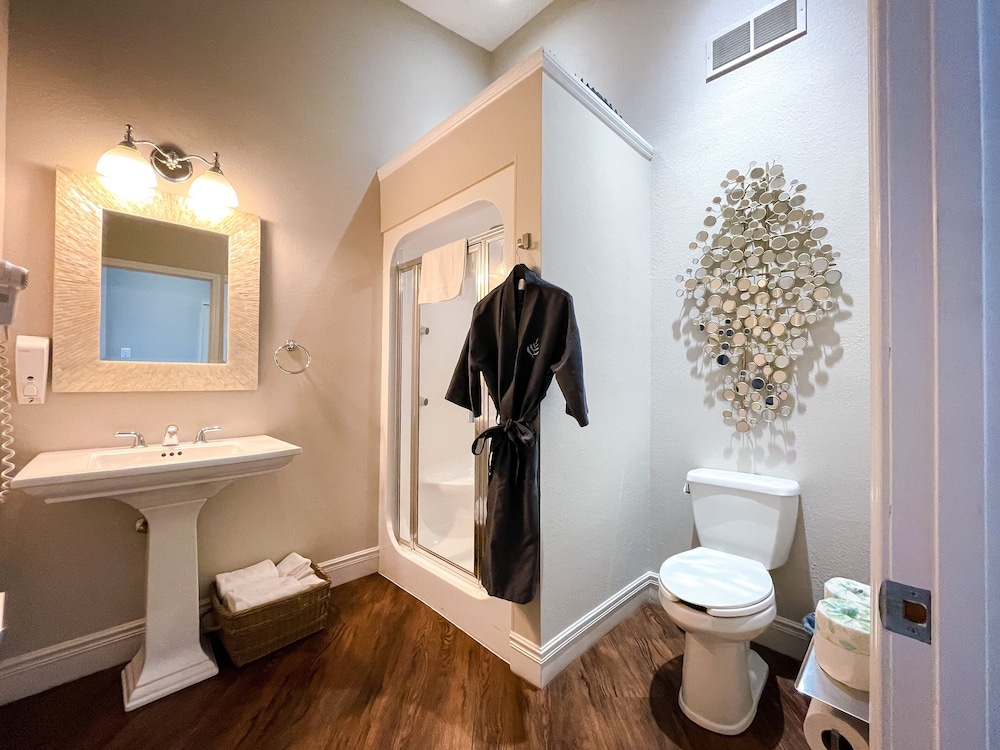 Pinemark Inn & Suites - photo 25