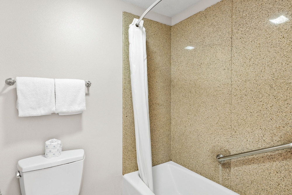 Vagabond Inn Whittier - photo 19