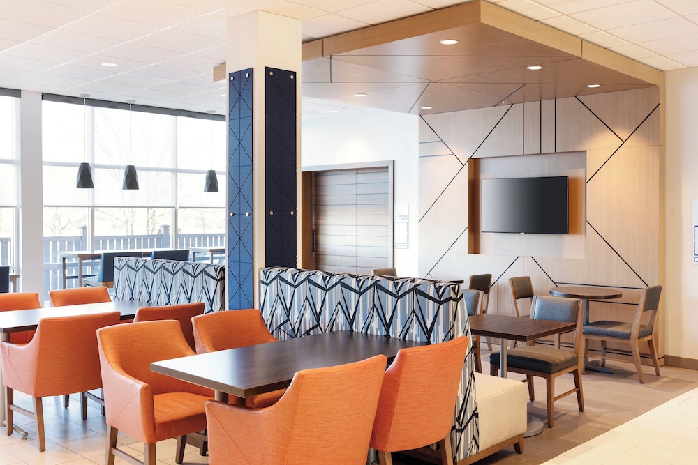 Holiday Inn Express Dallas Medical Market Center by IHG - photo 54