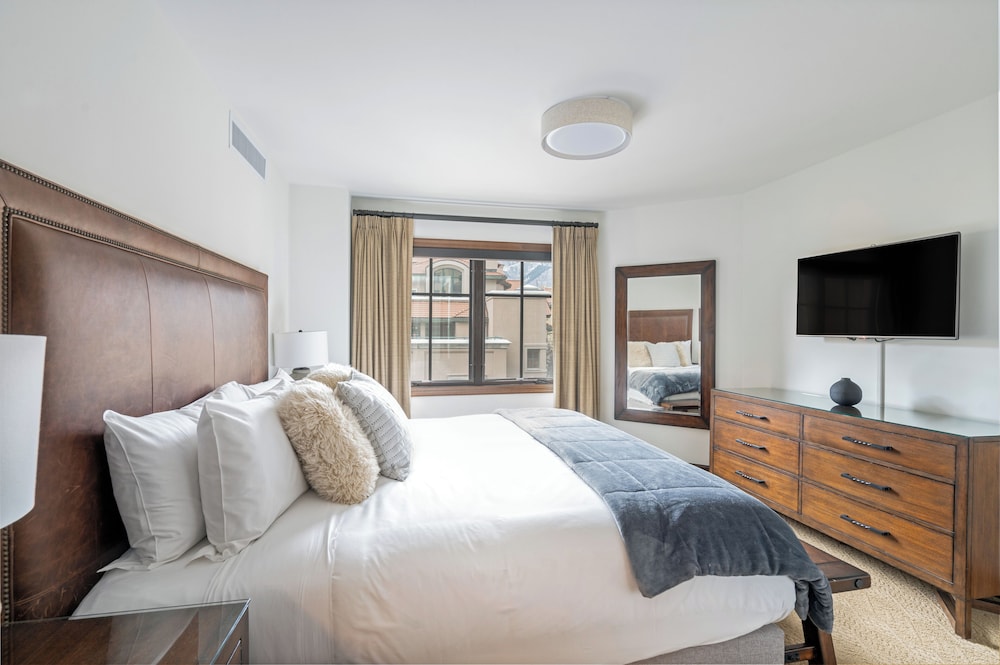 Madeline Hotel & Residences Auberge Collection - photo 55