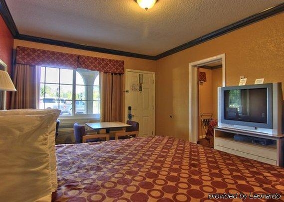 Rodeway Inn Capitol - photo 9