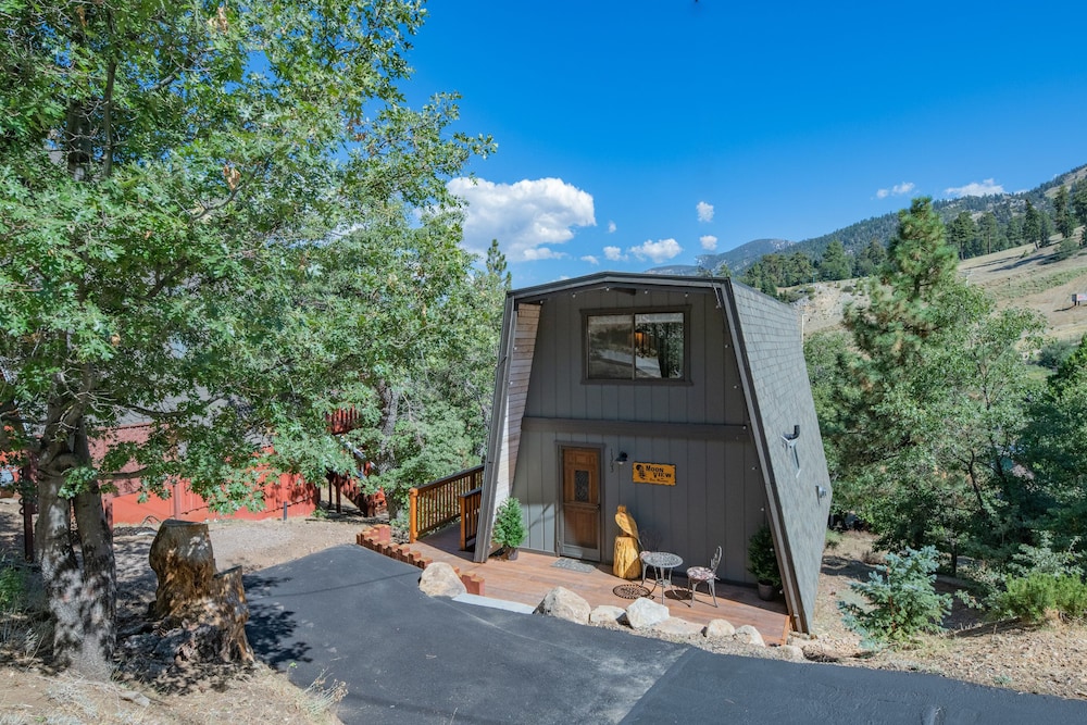 Moon View Cabin — 4-Star Luxury Hotel in Big Bear Lake, United States