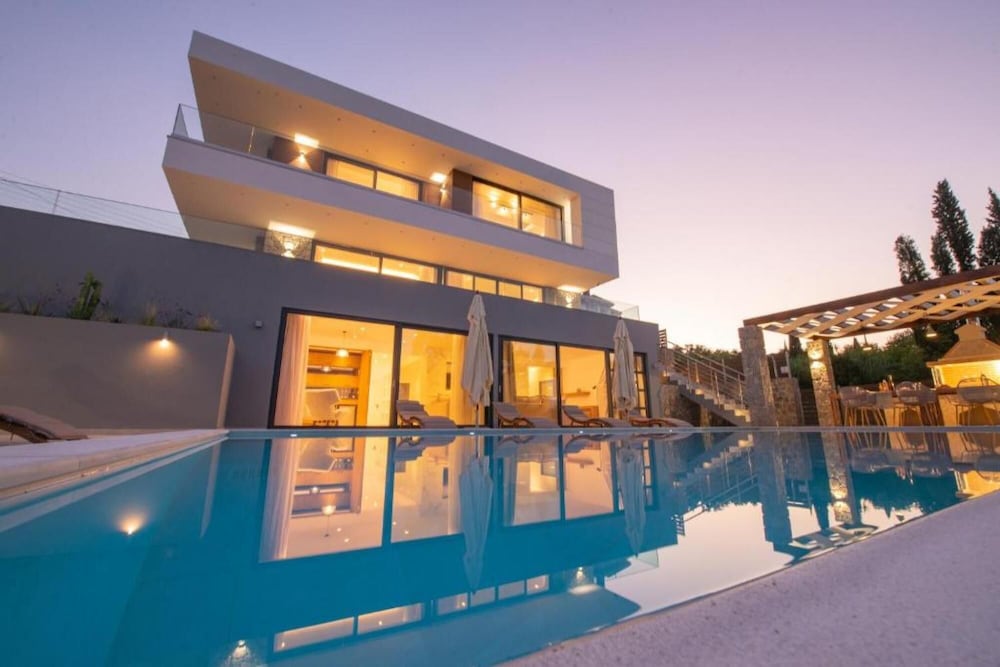 Villa Seren — 4-Star Luxury Hotel in Kanali, Greece