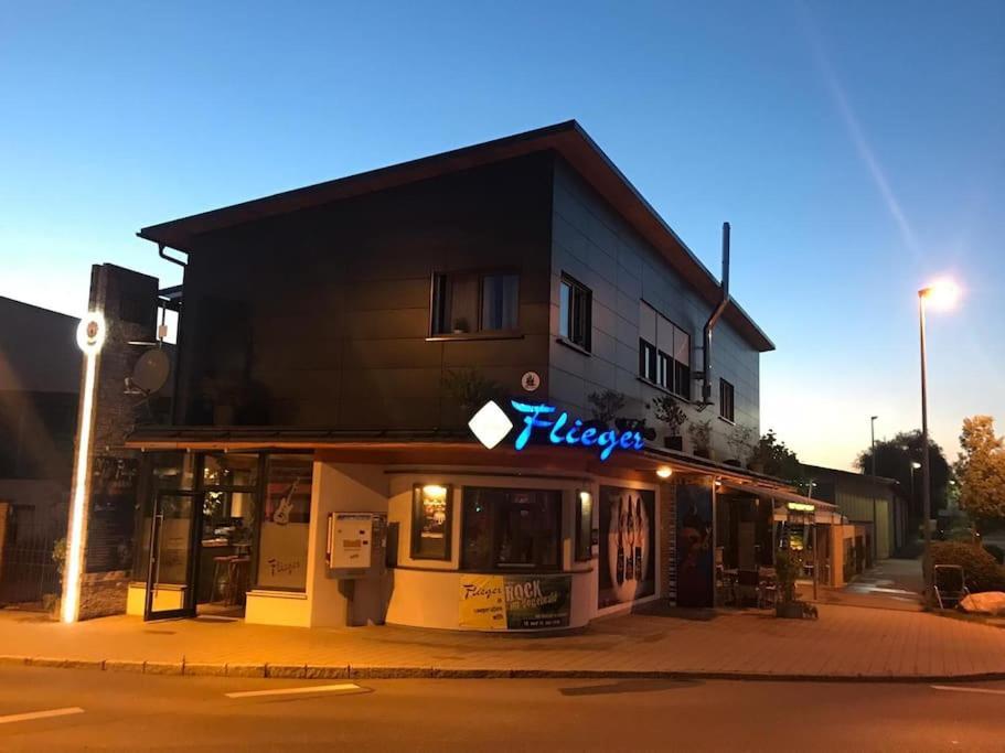 Musikbühne Flieger das Konzept Loften in einer Kneipe — 4-Star Luxury Hotel in Tettnang, Germany