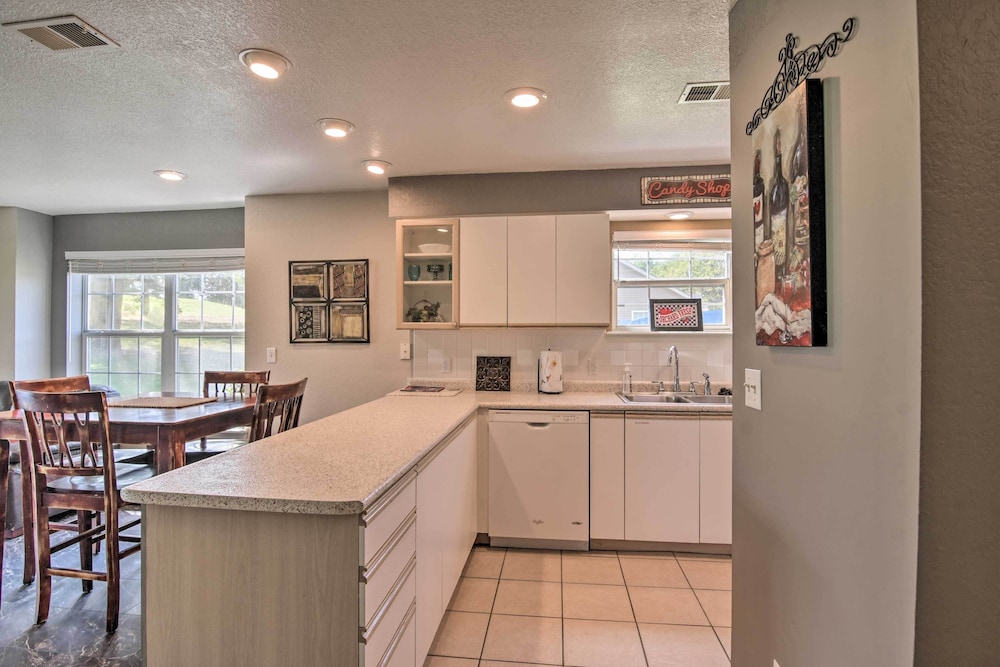 Holiday Hills Resort Condo with Hot Tub Access - photo 11