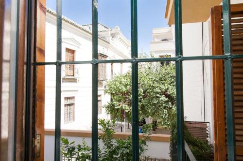 Modern & Nice Apartment. Old town. Private parking — 4-Star Luxury Hotel in Sevilla, Spain