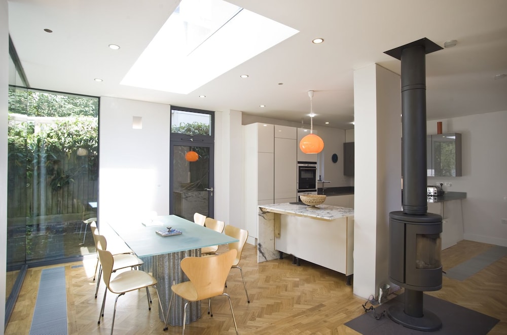 Veeve Sixties Chic — 4-Star Luxury Hotel in London, United Kingdom
