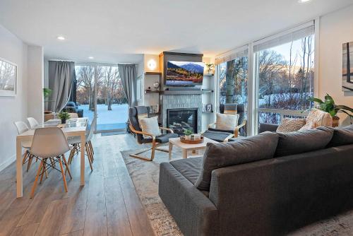 Lovely 2BR Near Skiing with Hot Tub Pool Access in Bridgeport, United States