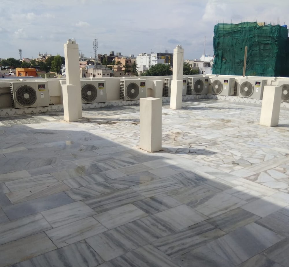 Iroomz Gvk Residency — Nellore