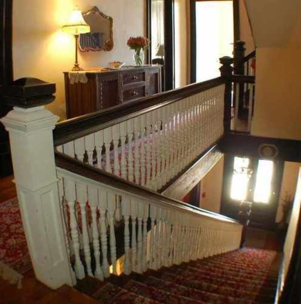 Avenue Inn Bed and Breakfast - photo 9