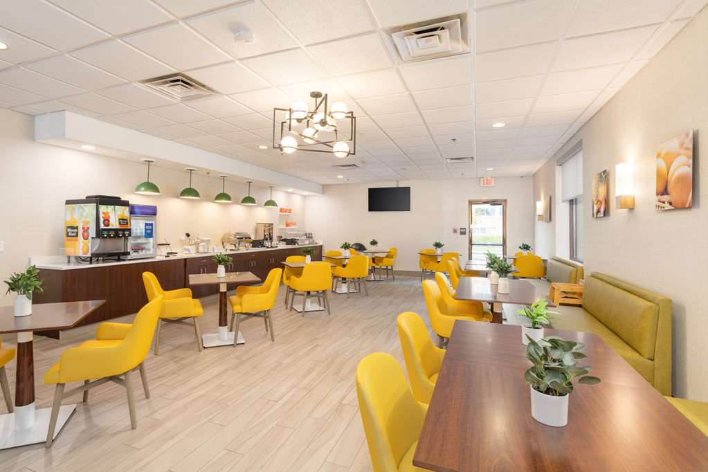 Comfort Inn & Suites Buffalo Airport - photo 17