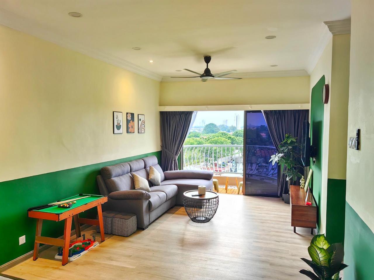 Melaka GX Homestay Resort Pool View P0804 with Netflix TVBox and Games — 4-Star Luxury Hotel in Malacca, Malaysia