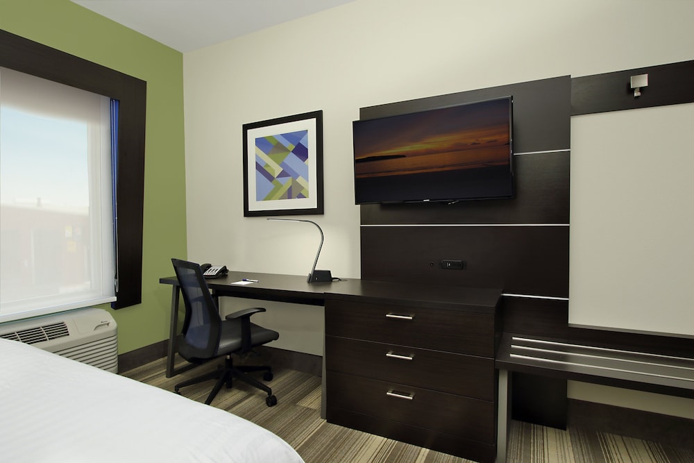 Holiday Inn Express & Suites Brookshire Katy Freeway by IHG - photo 12