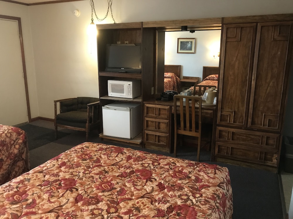 Colonial Hotel Motel - photo 12