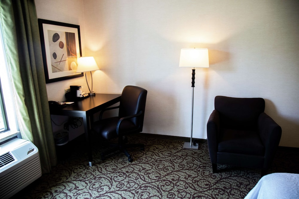 Hampton Inn & Suites Sharon - photo 25