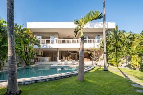 Spacious and Stylish Villa 3 Bedroom Seminyak — 4-Star Luxury Hotel in Denpasar, Indonesia