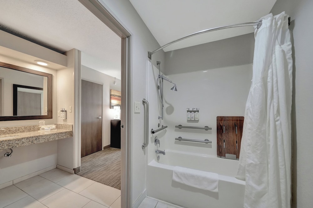 Holiday Inn Express Hotel & Suites Beatrice by IHG - photo 77