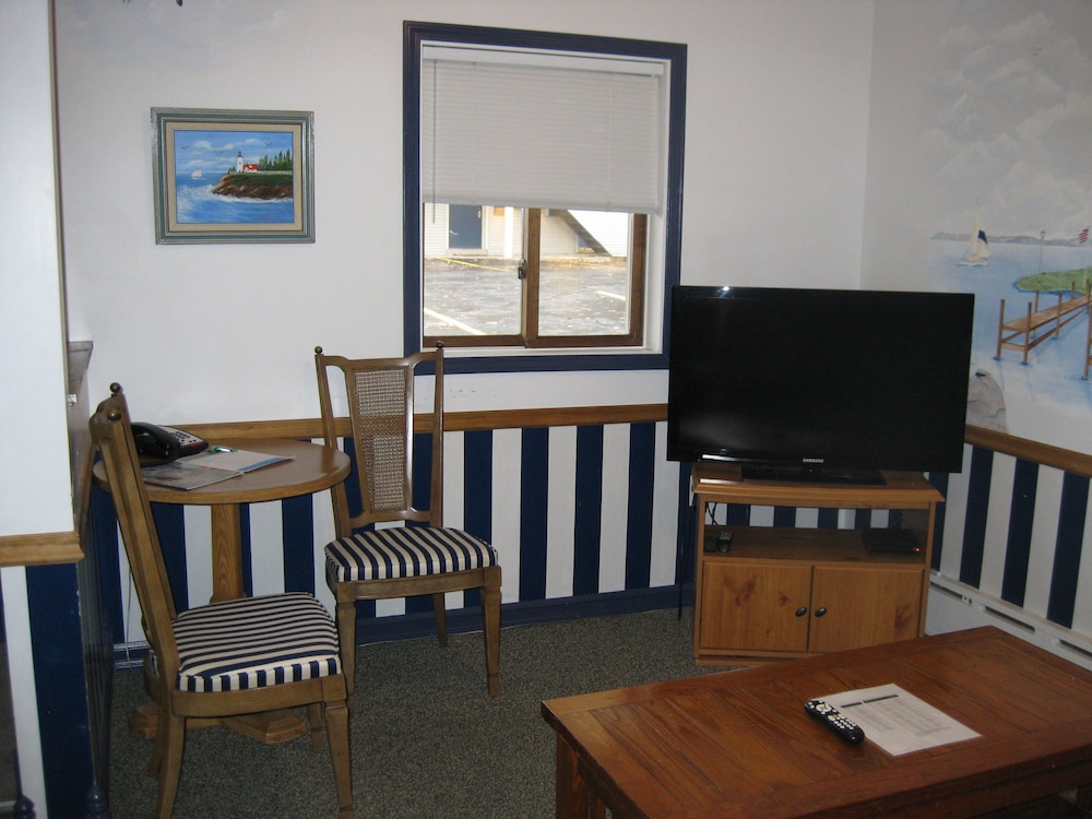 Boyne City Motel - photo 7