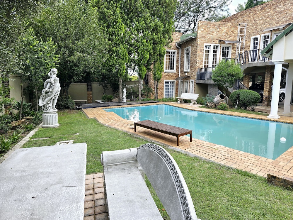 Waterfall City Guest Lodge — 4-Star Luxury Hotel in Johannesburg, South Africa