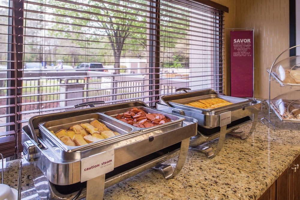 Hampton Inn Columbia Northeast Fort Jackson Area - photo 41