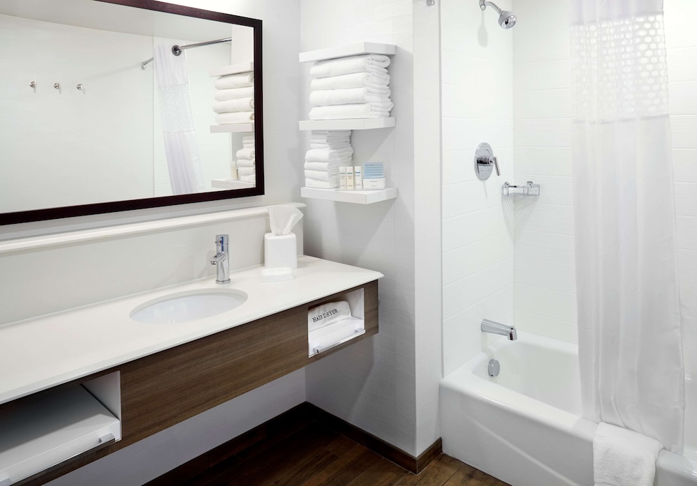 Hampton Inn & Suites Pittsburgh Airport South Settlers Ridge - photo 21