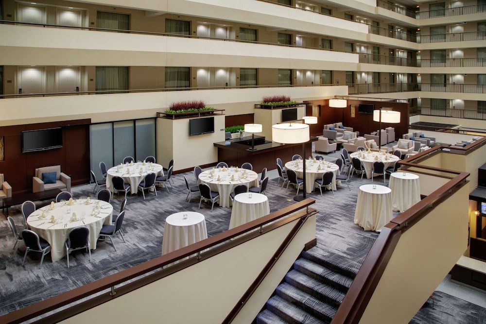 Embassy Suites by Hilton Detroit Troy Auburn Hills - photo 7