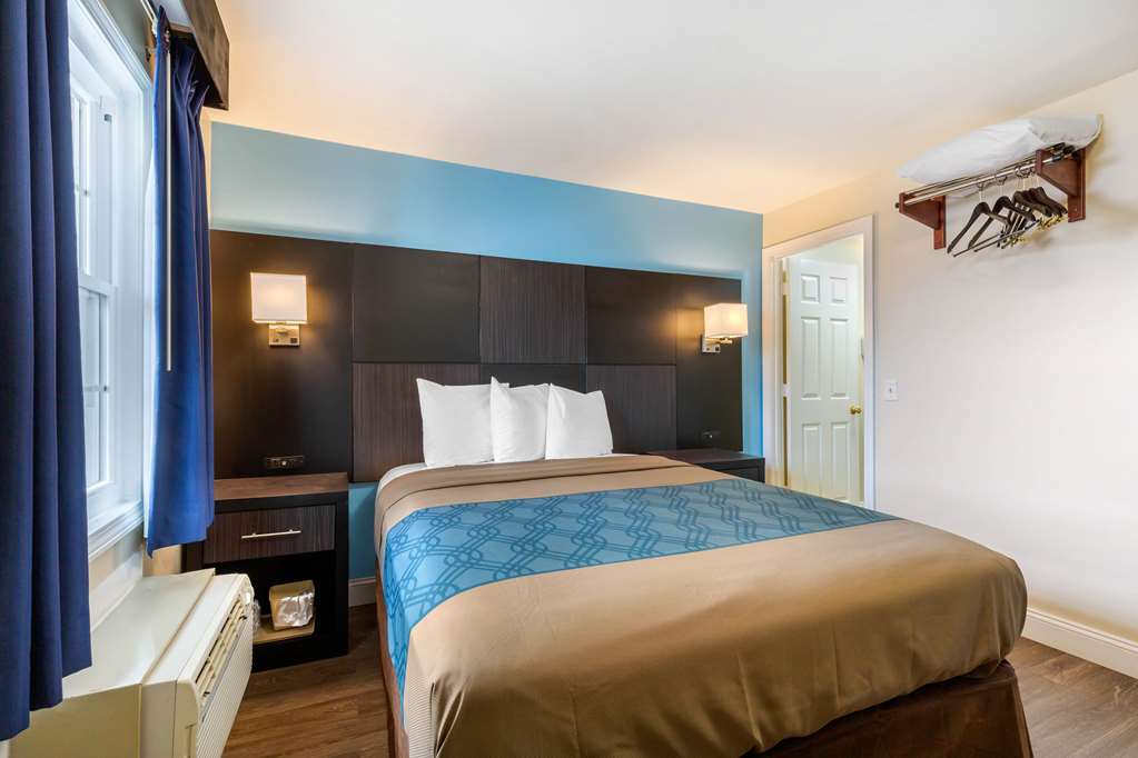 Econo Lodge West Yarmouth on Cape Cod - photo 13