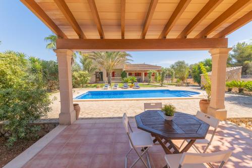 Villa Can Llinàs — 4-Star Luxury Hotel in Sencelles, Spain