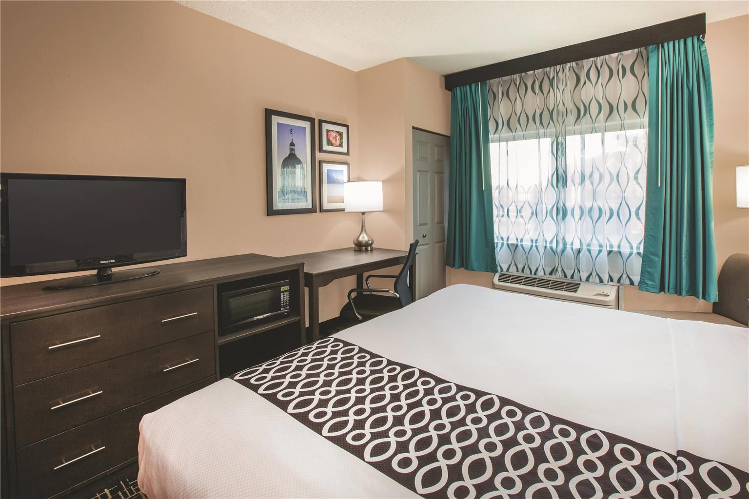 La Quinta Inn by Wyndham Indianapolis North at Pyramids - photo 13