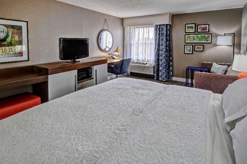 Hampton Inn Tullahoma - photo 8