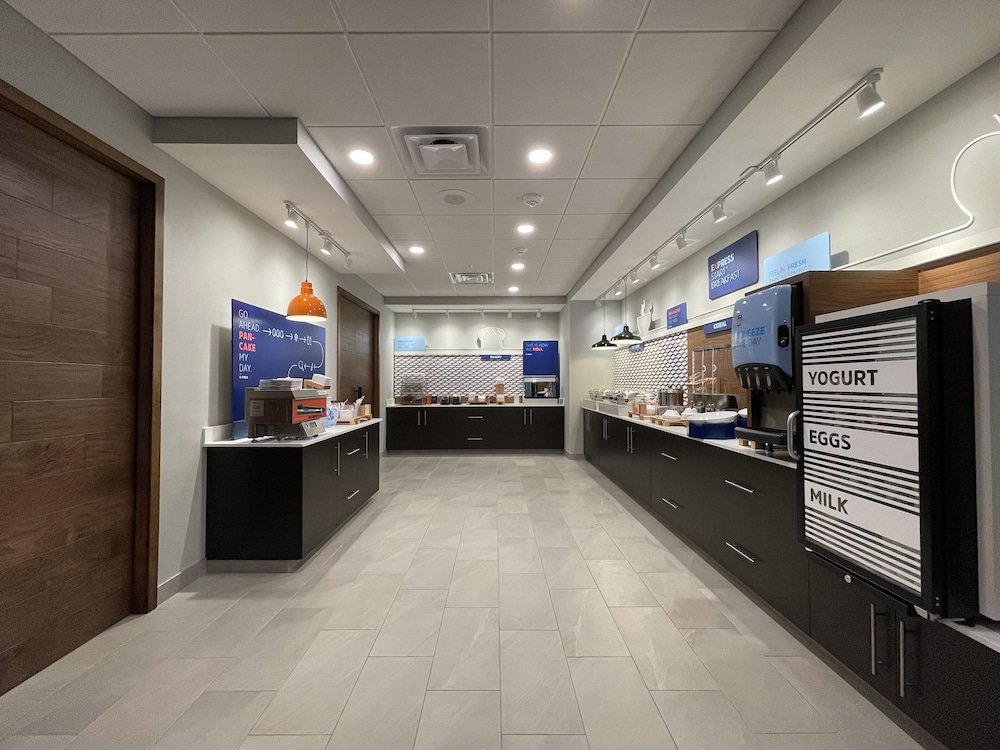 Holiday Inn Express & Suites Ft. Smith Airport by IHG - photo 37