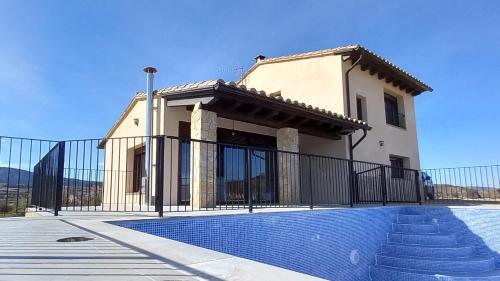 Casa Rural Raiztruf — 4-Star Luxury Hotel in Cinctorres, Spain