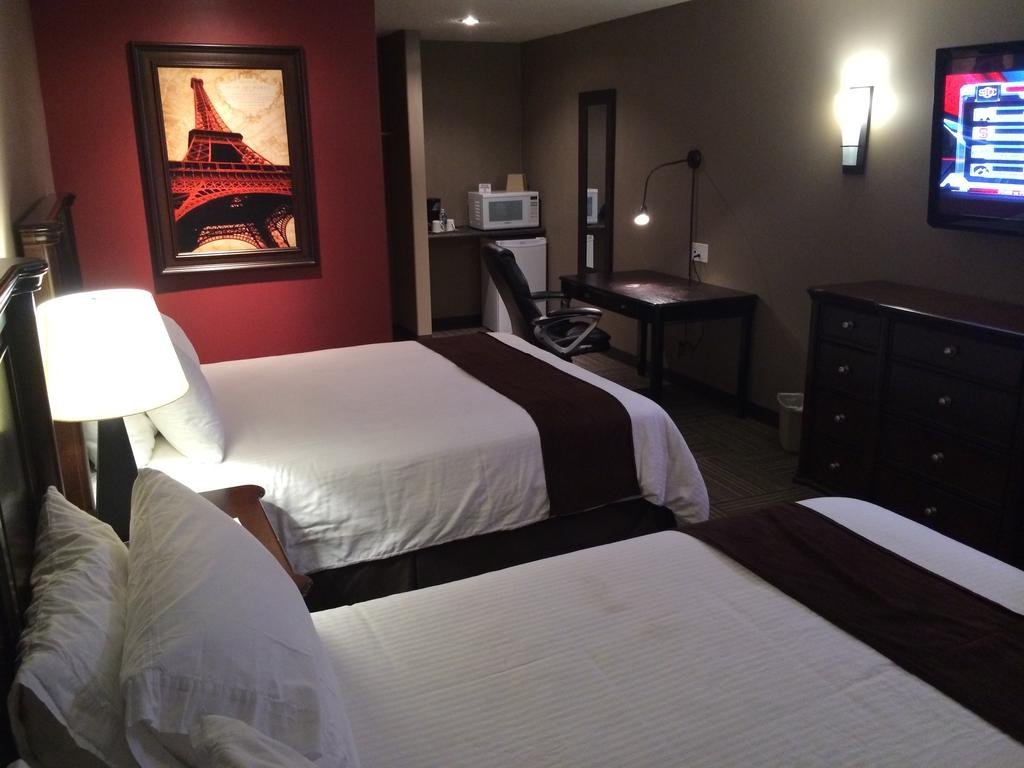 121 Steakhouse & Motel — hotel in Assiniboia