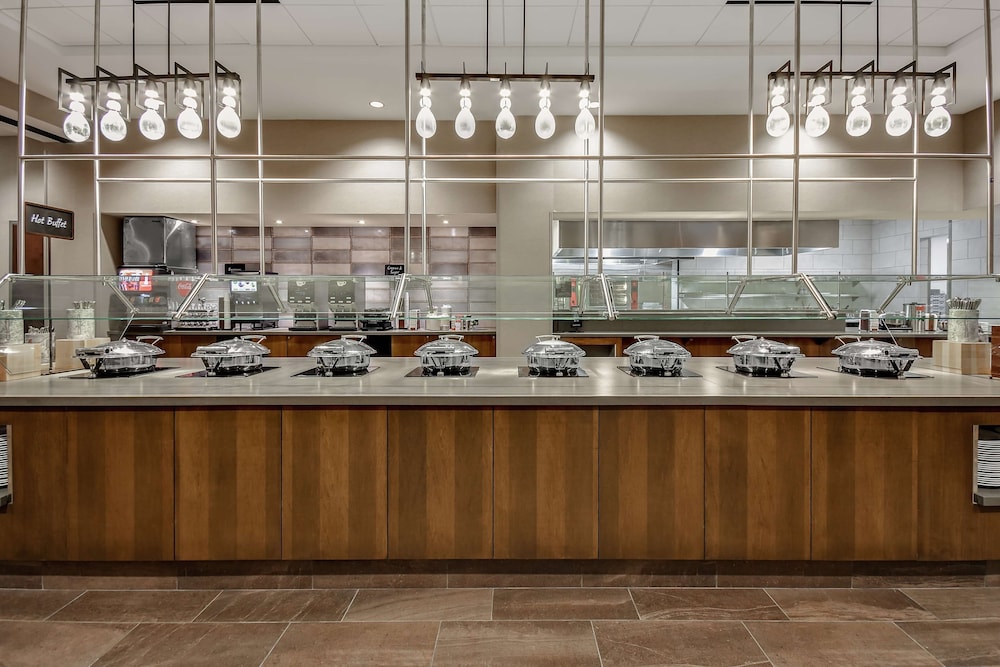 Embassy Suites by Hilton Jonesboro Red Wolf Convention Center - photo 36
