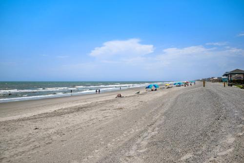 A Pirate's Paradise by Oak Island Accommodations - photo 15