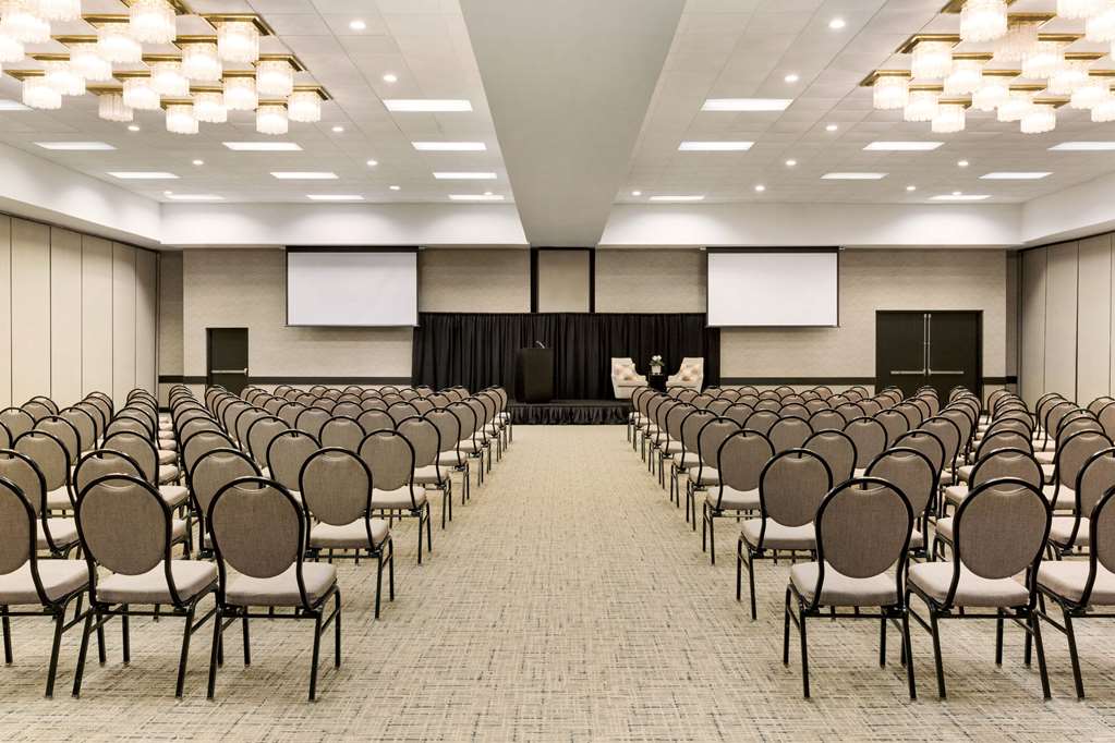 Wyndham Fort Smith City Center - photo 40