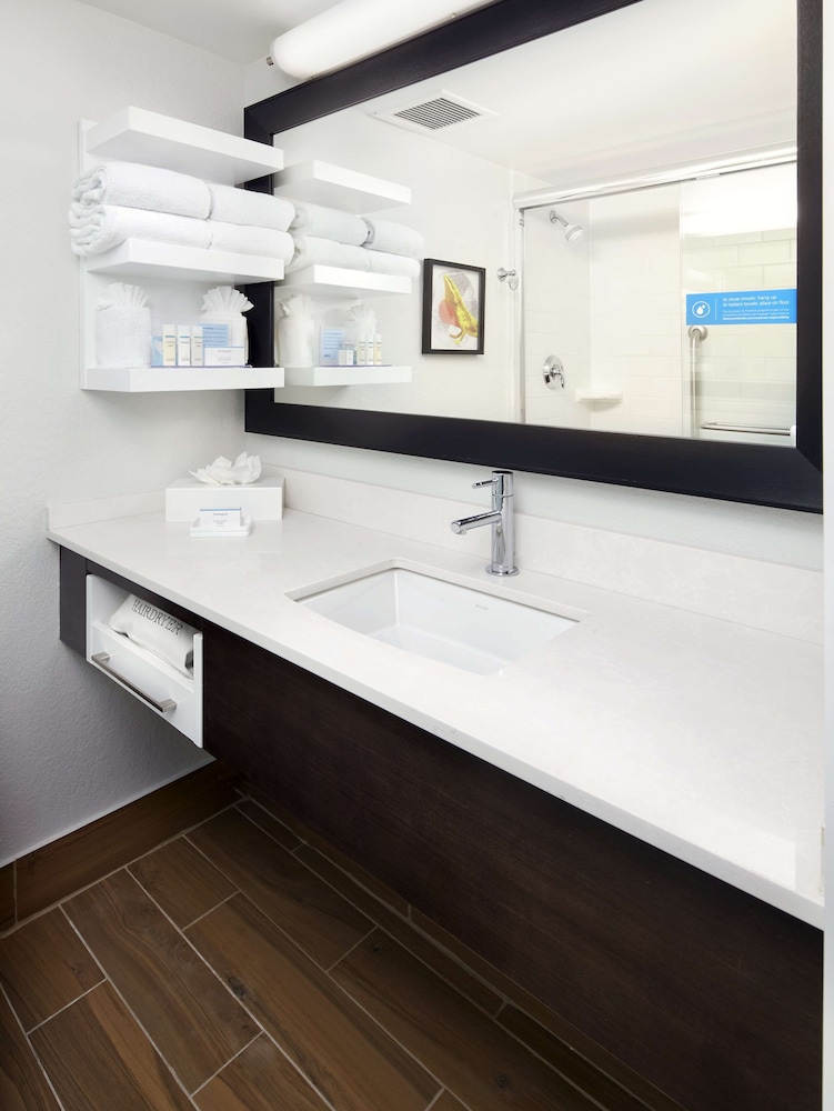 Hampton Inn Orlando Near Universal Blv International Dr - photo 22