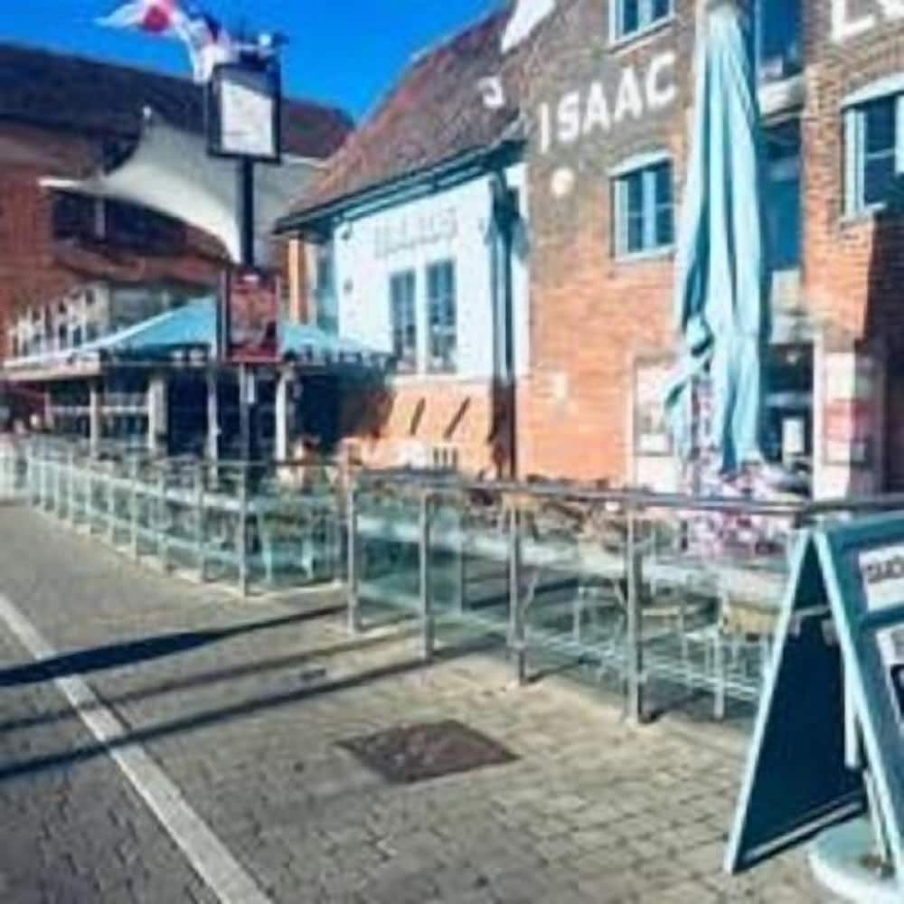 Rapier Heights Penthouse Apartment — 4-Star Luxury Hotel in Ipswich, United Kingdom