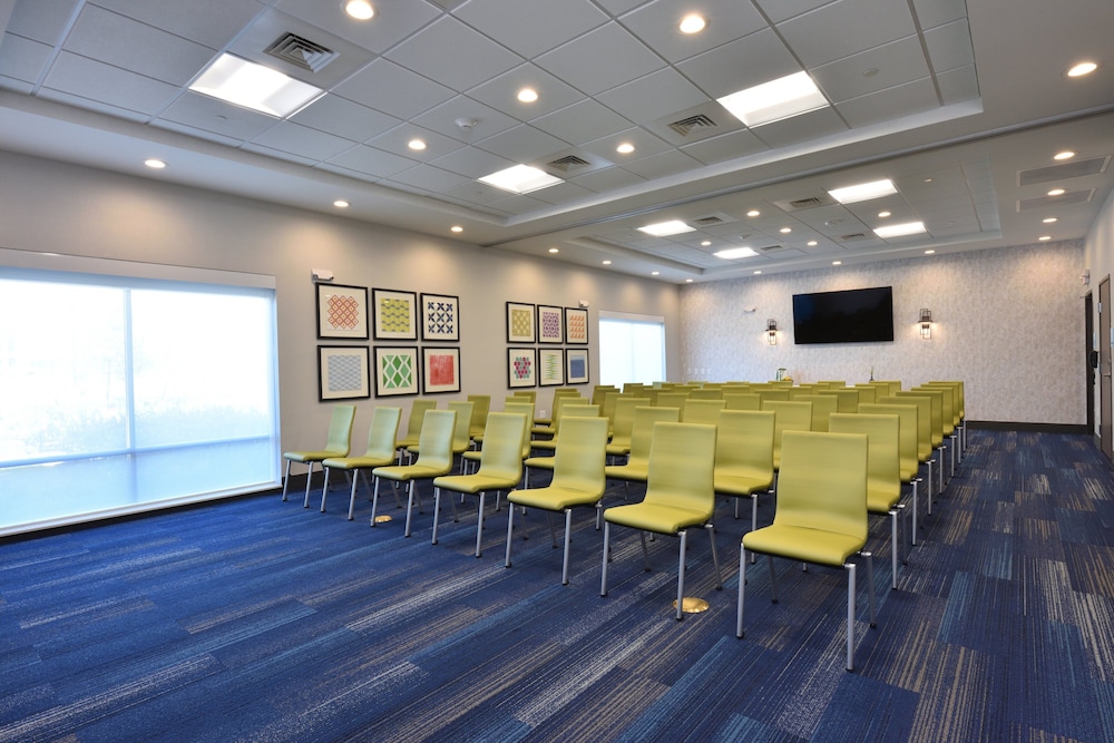 Holiday Inn Express & Suites Spring Woodlands Area by IHG - photo 40