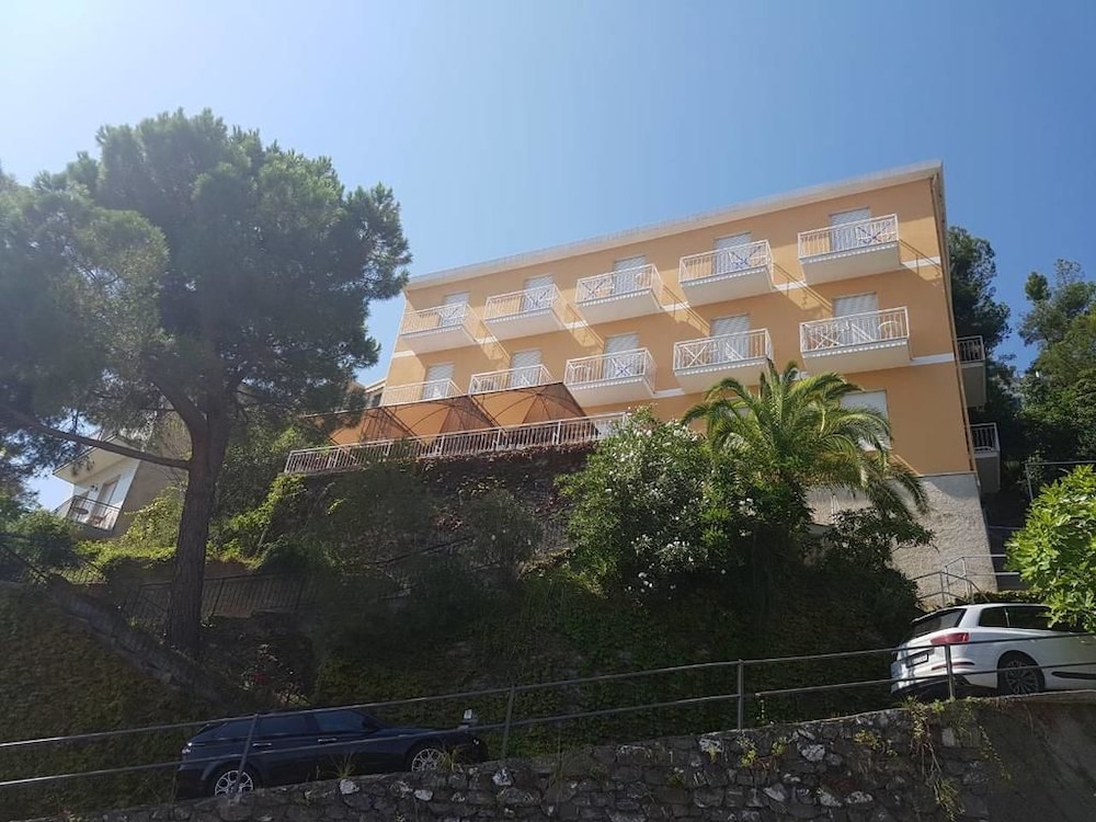 Hotel Pineta - carbon neutral hotel in Laigueglia