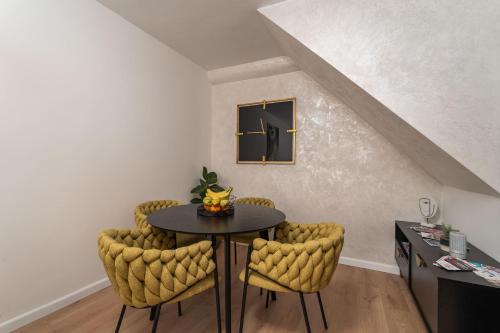 L & M Apartment Perfect Old Town Location Two Bedroom House
