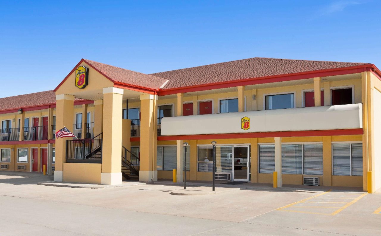Super 8 By Wyndham Woodward — hotel in Woodward